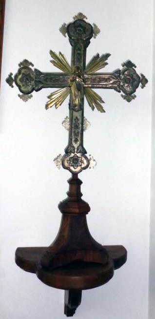 Cristo crocifisso, senza Croce opera dello scultore Marco Moroder di Ortisei, che l'ha realizzata, su specifica ordinazione dell Usai, utilizzando come