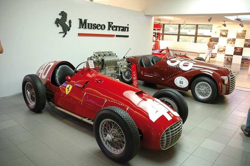 Museo FERRARI a MARANELLO IlMuseo Ferrari, chiamatogalleria Ferrarifino all'aprile 2011, è un museo diautomobiliche si trova a circa 300m dagli stabilimentiferraridimaranello, vicino Modena.