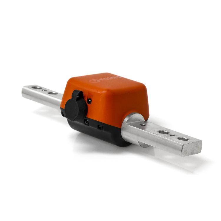 OPTIONAL: Euro Adapter-cv Un dispositivo accessorio per collegare le saldatrici MIG/MAG di qualsiasi marchio con l'adattatore Euro a WeldEye. Misura la corrente e la tensione.
