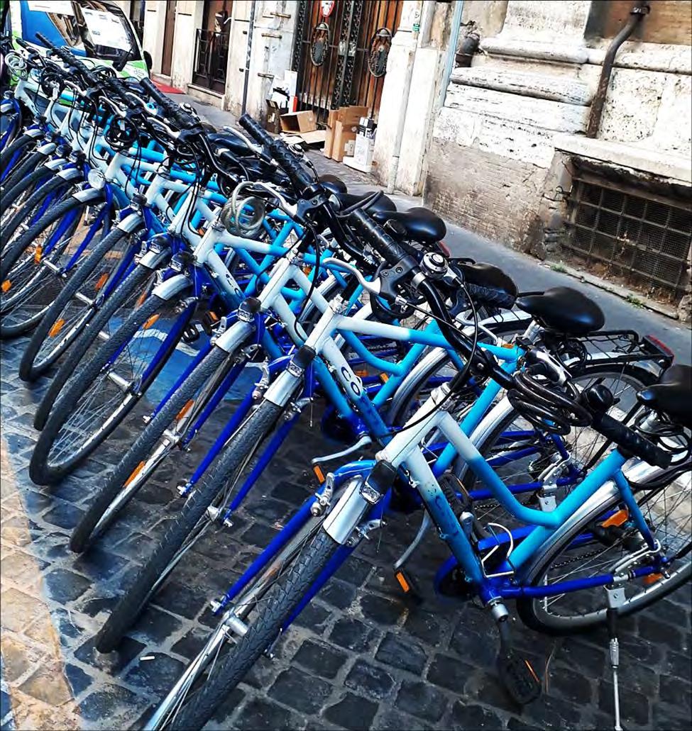 BIKE TOUR Conoscere Roma pedalando DESCRIZIONE: Una rilassante pedalata con una guida locale per conoscere i più affascinanti punti di interesse della città o trascorrere del tempo nei