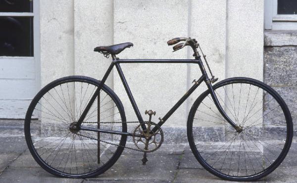 Bicicletta da turismo Ditta Edoardo Bianchi Link risorsa: http://www.lombardiabeniculturali.