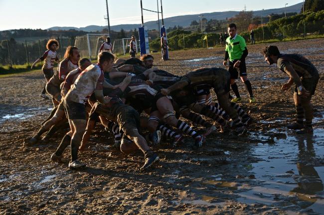 CUS Sien Rugby vce tro Livorno: tutte prime le squdre - FOTO L lgo gioco, ottenuto ll devstnte prim terz prte pizione ilsenese.