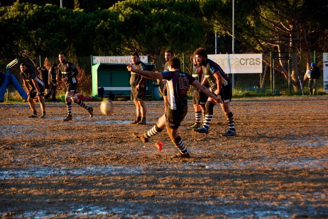 CUS Sien Rugby vce tro Livorno: tutte prime le squdre - FOTO Il rugby rgzzi; occhi senese tutt chissà l se città d servirà nni d nni mostr e
