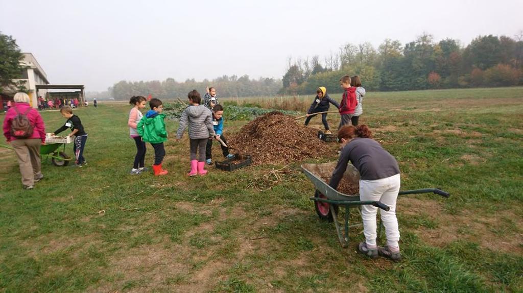 Laboratorio in Fattoria Didattica Ai boschi Scopri il Territorio, lascia la tua impronta Ore 8.30 Benvenuto e breve introduzione all esperienza.