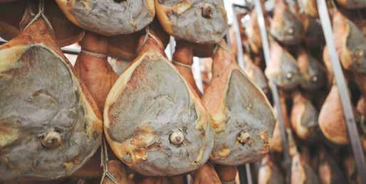 della loro alimentazione e dalle tecniche di allevamento. Il Prosciutto di Norcia è un prodotto senza conservanti e senza additivi.