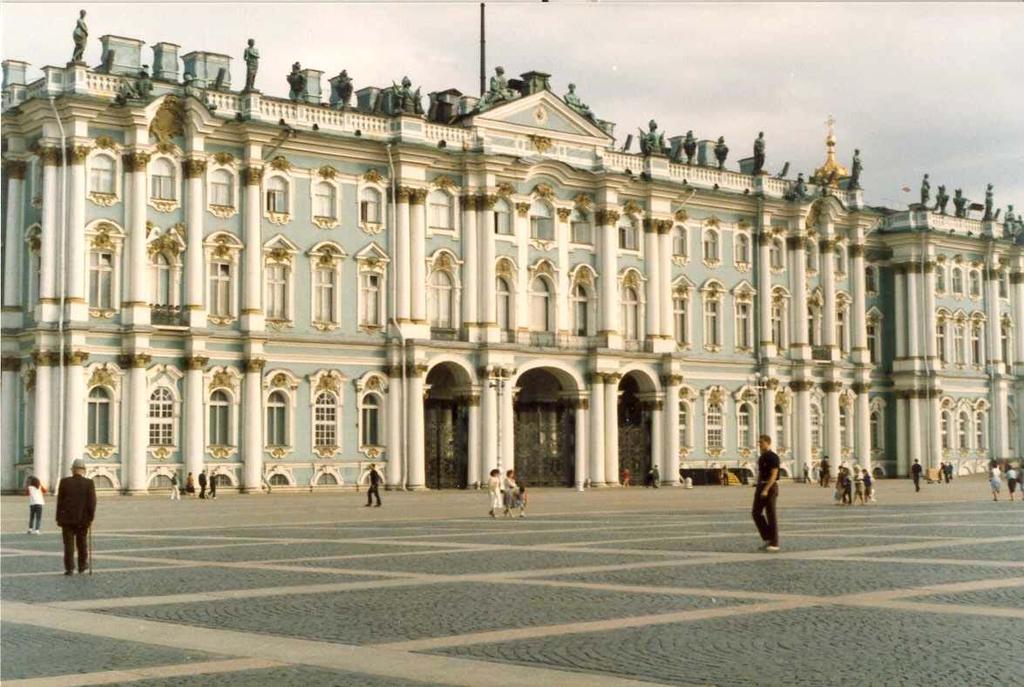 08/1986: RUSSIA (Mosca, Leningrado + residenza estiva dello Zar) Questo è stato il primo viaggio che abbiamo fatto insieme Ruggero ed io. Leningrado, ora S.