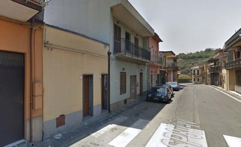 a) Edificio in Muratura - Via Poggiofelice Fleri Lesioni da taglio nei