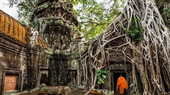 Dopo la sosta per il pranzo, si prosegue in direzione di Battambang. Sistemazione in Hotel, cena e 13 GIORNO - 08.02.