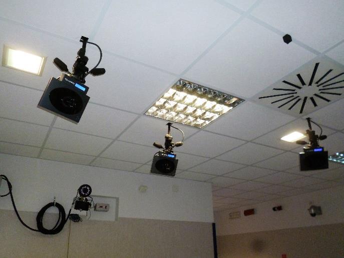 2.3.3 Sistema SmartDX-100 Il sistema ottico BTS SmartDX installato presso la Fondazione Salvatore Maugeri di Pavia è costituito da 3 telecamere all'infrarosso fissate a semicerchio al soffitto della