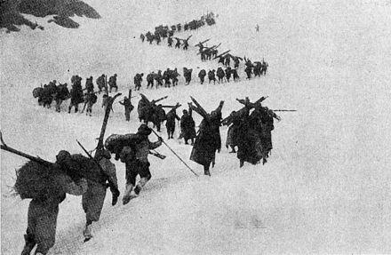 La guerra sulle Alpi resistendo alla neve e al freddo. TEMPI di GUERRA Tempi lontani raccontati dai ricordi. Tempi lontani di guerra e di dolore di desiderio di pace in ogni cuore.