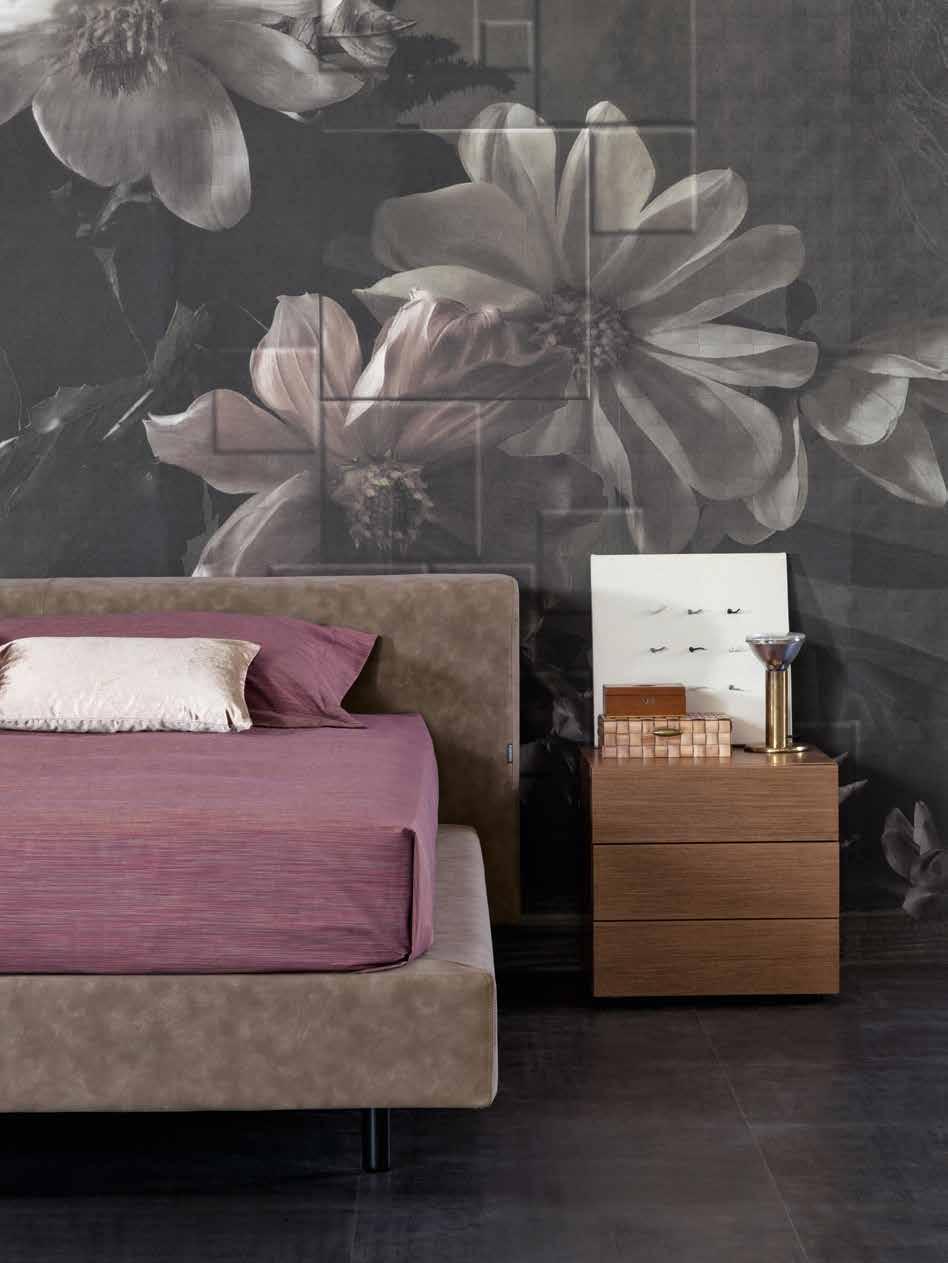 Comodino Vasto 480 in Frassino tinto Brown. Upholstered bed with Shelf 180 cm storage base and mattress 5 cm width.