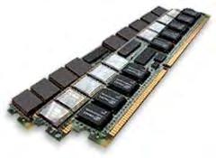 Le memorie RAM Esistono due tipi di memoria RAM:! RAM dinamica o DRAM (Dynamic Random Access Memory)!