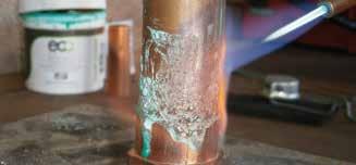 Le installazioni HVAC/R e gas medicali fanno scorrere l azoto attraverso il tubo durante la brasatura per prevenire la formazione delle impurità interne.