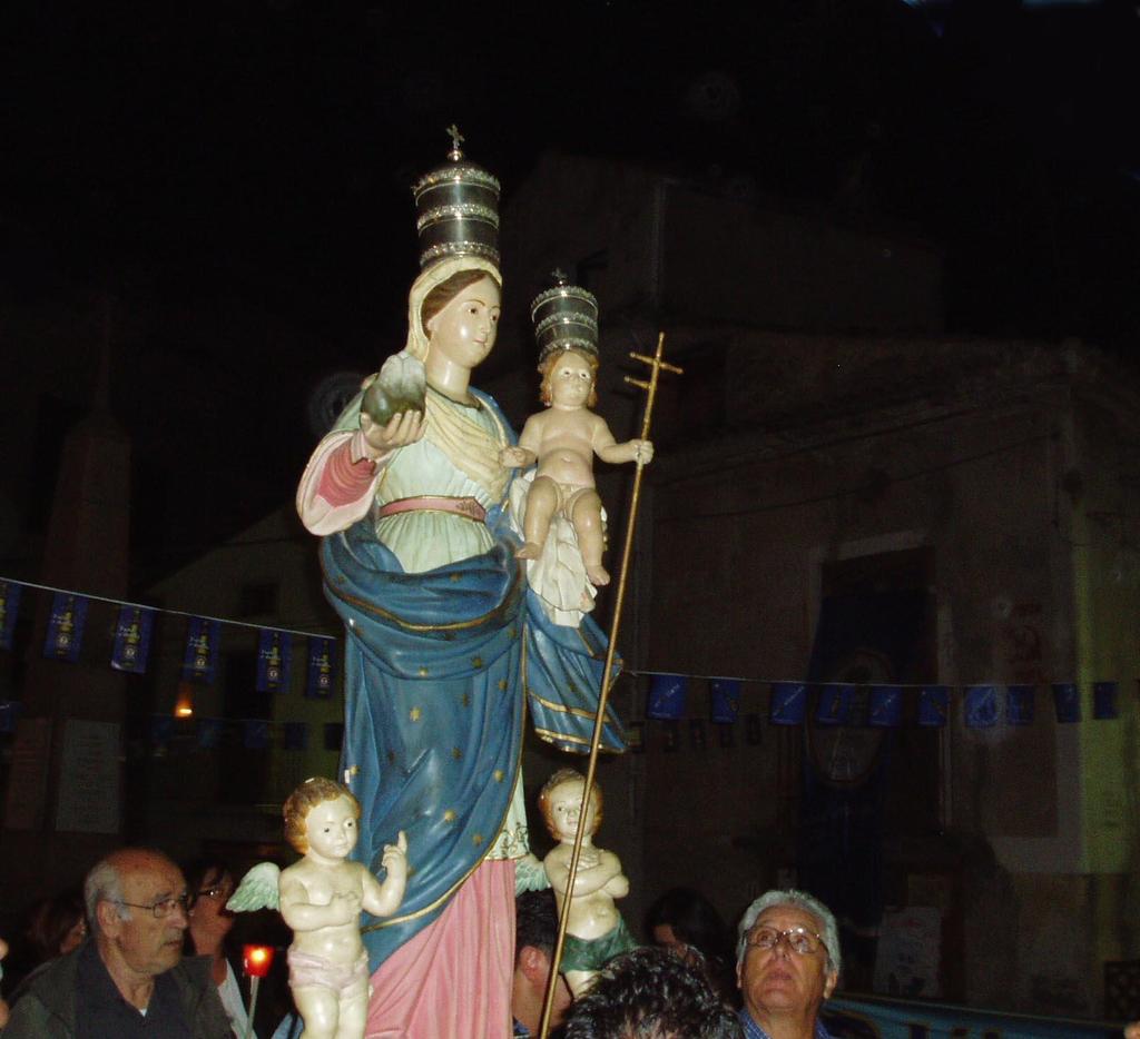 Processione della Madonna dei Monti del 2010: Madonna, con tiara