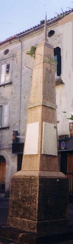 MONUMENTI CRISTO RE: statua in cemento, ubicata in Piazza Cristo Re, costruita da Girlando Politano nel 1945, raffigura Cristo con le braccia aperta che