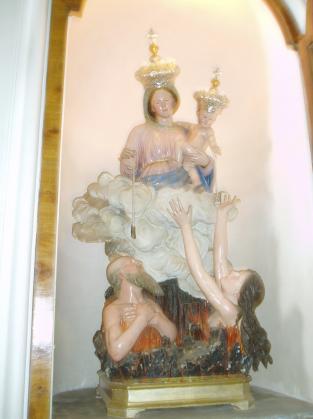 Fonte battesimale: fatta arrivare a San Nicola dal prete genovese, Andrea Ceva nel 1601, è in marmo con parte superiore in pietra nera