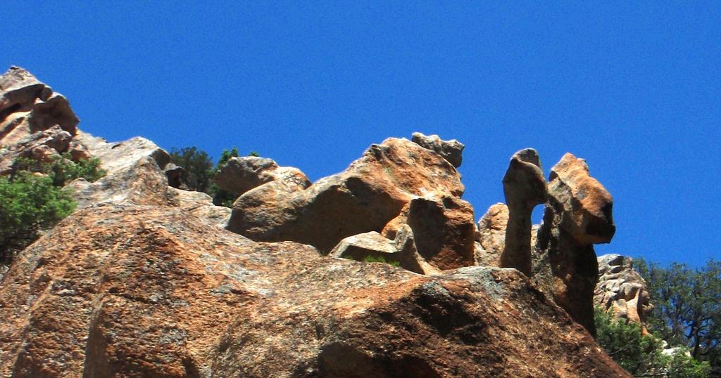 Canyoning a RIO PITRISCONI di Jose Aneris Questa area ricade nei territori comunali di San Teodoro e Padru, l'elemento caratteristico di questo ambiente è la catena granitica che si estende