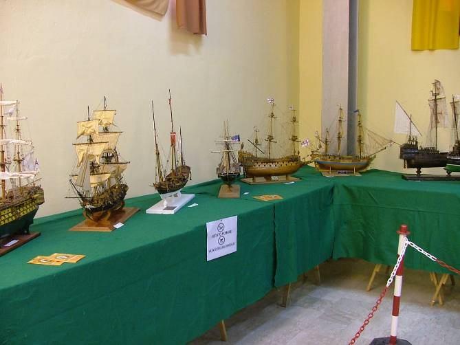 Viste dell esposizione dei figurini e di una parte dei mezzi militari Il settore del navale, rispetto all edizione del 2007 (che ho