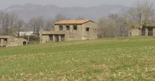 cielo aperto determina un impatto negativo sul paesaggio rurale ben visibile