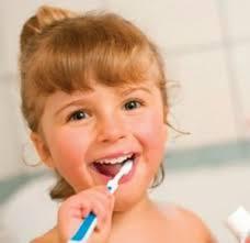 Ricordati: vanno pulite tutte le facce del dente: quindi apri bene la bocca e spazzola