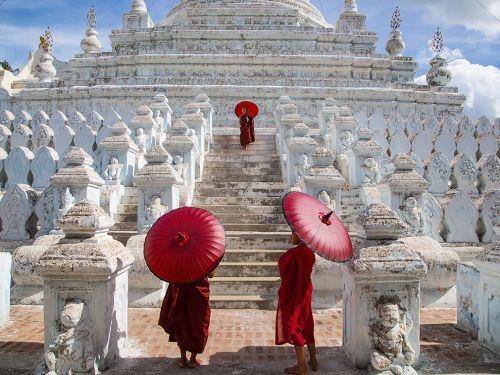 Dopo la visita della statua del Buddha Mahamuni, una delle più ricche ed elaborate di tutto il Myanmar proseguimento per Amarapura.