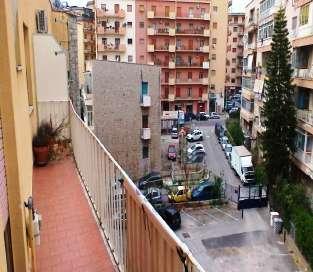 Soggiorno 2 camere da letto Cucina abitabile 1 bagno 2 balconi RIF 25/18 VENDITA Via Principe di Paternò 100 mq.190.