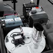 Lombardini 15LD400 diesel, monocilindrico, raffreddato ad aria. Accensione elettrica sul quadro, con controllo di funzione motore.