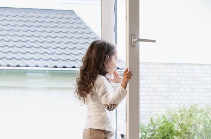 Agreen Home PER UNA CASA PIÙ ACCOGLIENTE A BASSO CONSUMO L isolamento termico è garantito dalla profondità di 70 mm e dalla tecnica a 5 camere che fungono da barriera isolante tra le basse