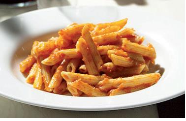 al Pomodoro Penne mit Tomaten und Basilikum