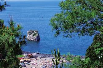 L a Costa di Sorrento è considerata una tra le mete più ambite del Sud Italia grazie alla sua storia e quella dei vicini siti archeologici millenari, la sua arte, la sua cultura multietnica, le sue
