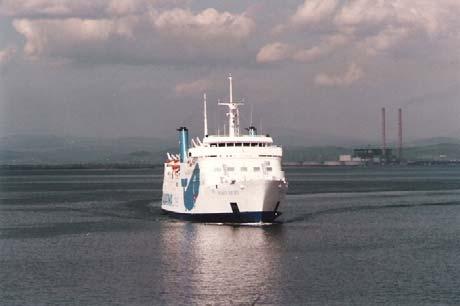 Nel 1995 fu nuovamente presente con il catamarano veloce Elba Express (1060 tsl) capace di trasportare 325 passeggeri e 40 autoveicoli a 32 nodi di velocità, praticamente copriva il percorso