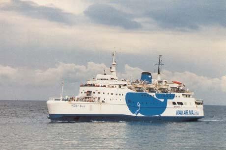 L Elba Nova Il catamarano veloce Elba Express (a destra) Come si è già detto nel 1990 la Navarma adibì alla linea Piombino Portoferraio il Moby Baby (4128,79 tsl ex Earle Goodwing, ex Svea Drott),