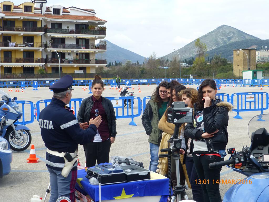 specializzati mirati interventi diretti a sensibilizzare i giovani in relazione ai più importanti aspetti della sicurezza sulle due ruote. La tecnologia ha un ruolo fondamentale in ANIA Campus.