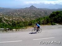 Tour della Corsica in bici da corsa - Versione comfort 7 giorni / 6 notti Questo circuito per sportivi vi porterà a scoprire le bellezze delle coste della Corsica come anche del suo interno.