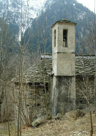 Campanili degli oratori delle frazioni Piana, Oro e Ortigoso di Rassa.