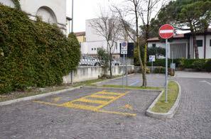 Partenza dal parcheggio della laterale di via Pietro Zancanaro (Foto 1), dietro il centro civico/palazzo Ragazzoni Flangini Billia.
