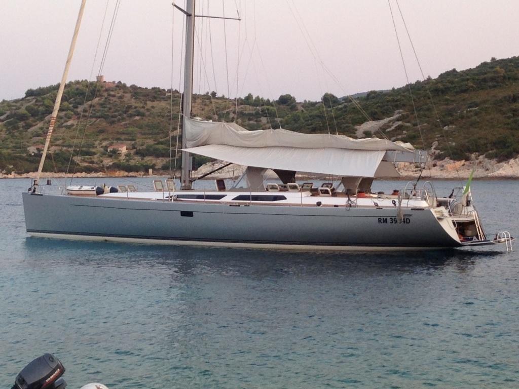 Caratteristiche SEI TU 2 Cantiere Anno Bandiera Colore Scafo L.O.A. Beam Dislocamento IM E Motore Gasolio Prezzo Baltic Yachts 2005 Italiana Grey 20,40 m 5,20 m 19.