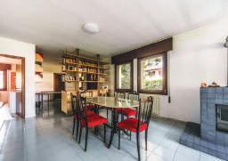 Quinto di Treviso In centro al paese, recente appartamento dalle ampie metrature, così composto: spazioso soggiorno con accesso alla terrazza abitabile, cucina