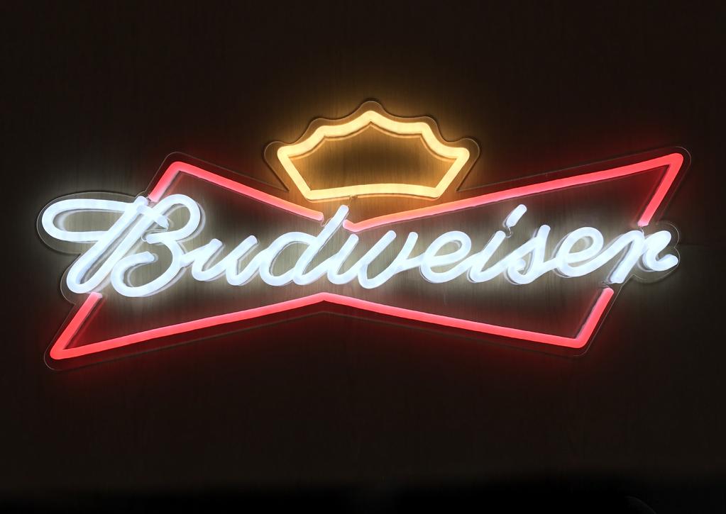 FLEX NEONLED SIGN INSEGNA LUMINOSA PER INTERNI Un insegna a neon ha sempre il suo fascino, ma non privo di difficoltà.