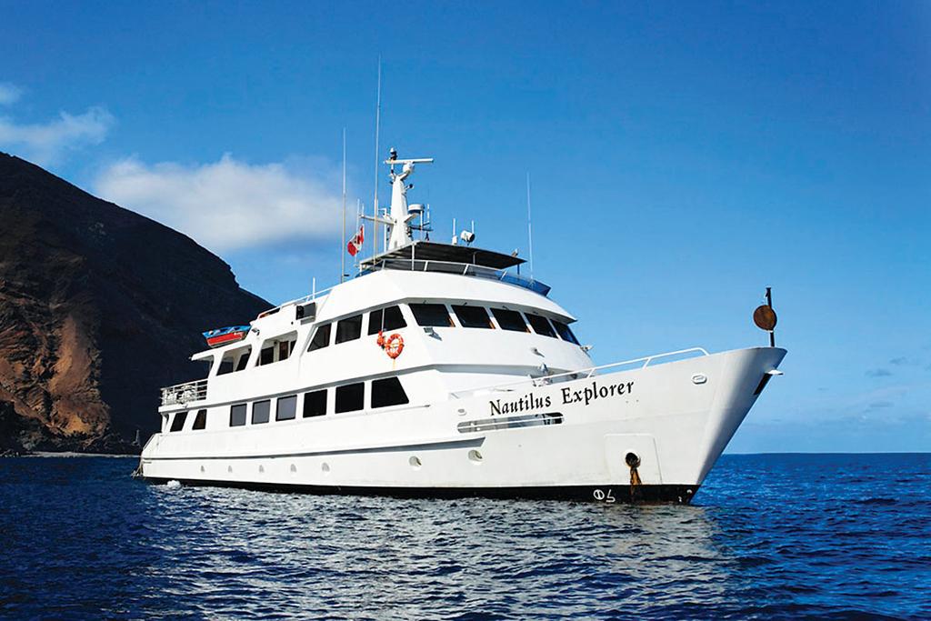 NAUTILUS EXPLORER La Nautilus Explorer e' una barca lunga 35 metri (116ft) costruita in acciao per affrontare lunghe navigazioni in Oceano ed ha una particolare insonorizzazione,