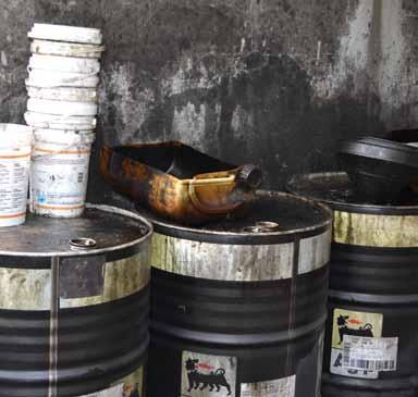 CONTAINER DI SICUREZZA in ACCIAIO Container di sicurezza realizzati in lamiera grecata zincata per lo stoccaggio di fusti o cisternette.
