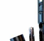 Cambio batteria: Svitare il coperchietto sul lato inferiore del microfono e inserire due batterie