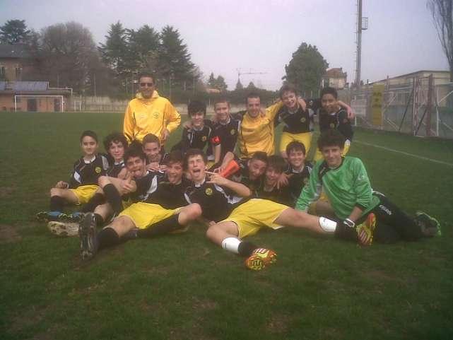 Nella foto in piedi: Mariani, Parini, Mecca, Colombo, in ginocchio: De Cesare, Vuksanaj, Galafassi, Arsena, Lancellotti, Razza e Guraj. FORZA RAGAZZI, CREDIAMO IN VOI! Carlo.