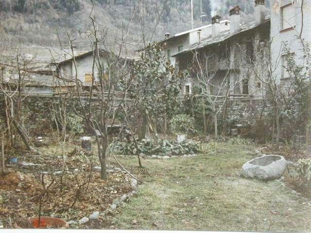 recenti ed abitata,con assoluto rispetto delle caratteristiche originarie. Presenza di portali con conci in pietra locale lavorata, davanzali e architravi in pietra. Serramenti d'epoca.