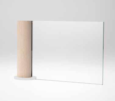 Targa orizzontale in vetro con supporto in legno naturale o verniciato DL201 Targa: 180 x 130 x 6 mm Supporto: Ø 40 x 130 mm Base tonda: Ø 60 mm DL202 Targa: 200