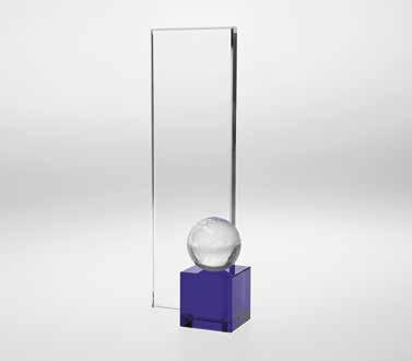 10 mm Cubetto: 40 x 40 mm Varianti colore BOX E BOX B su richiesta 25 Trofeo LANDSHUT in cristallo con orologio e cubo colorato