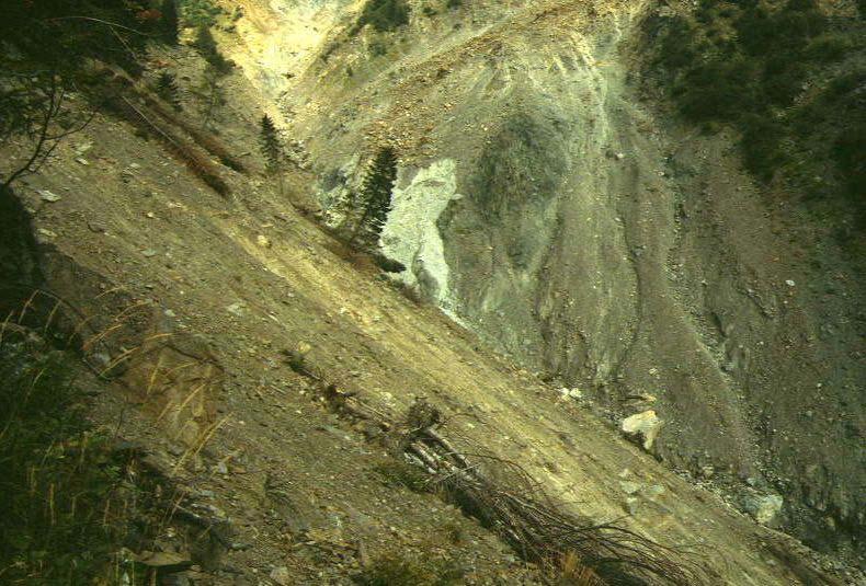 Aree sorgenti di sedimento sponde instabili ed in erosione Torrente Rudan (foto M.