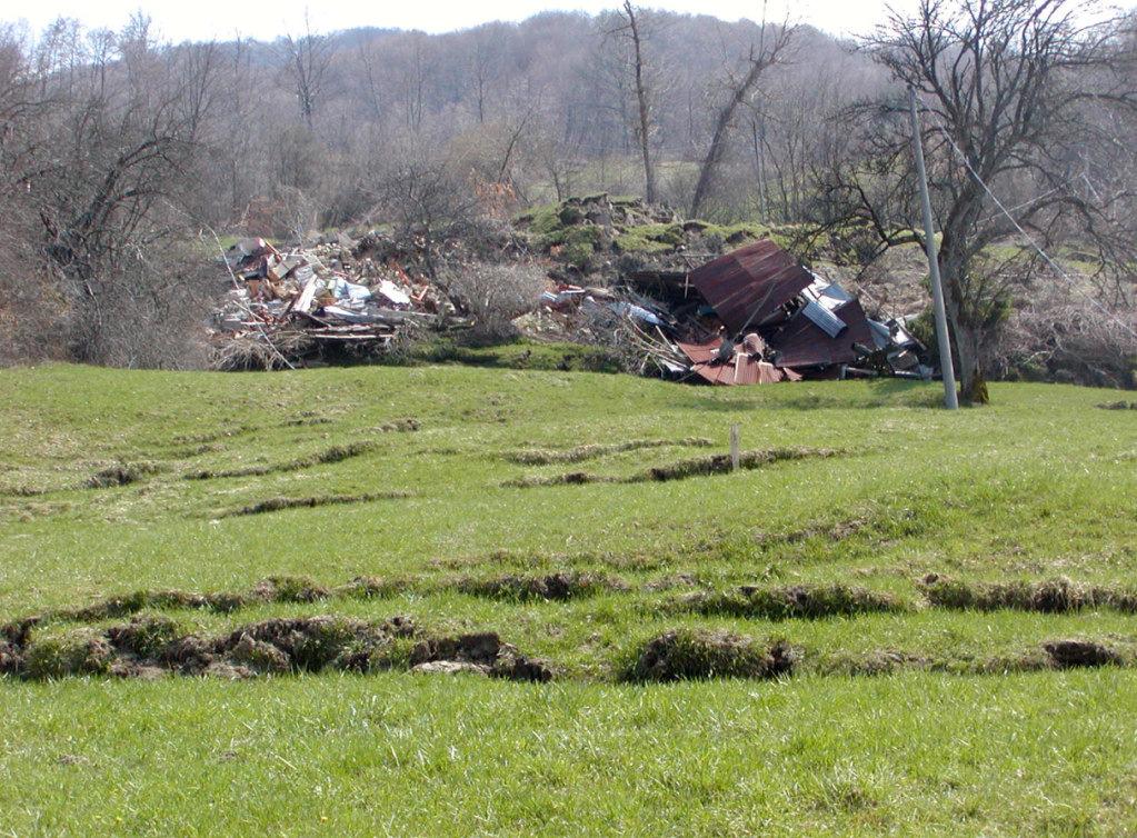 abitazioni in un territorio al confine tra i due comuni.