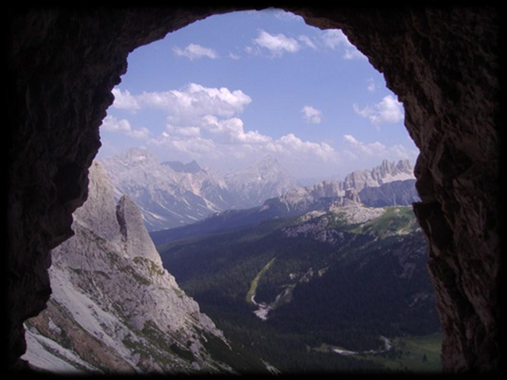 Dalla terrazza del Rifugio Lagazuoi si può godere a 360 di un panorama unico sulle Dolomiti ampezzane.