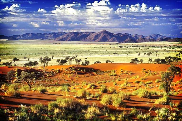 Tour esclusivo NAMIBIA, PAESAGGI INFINITI Le tappe di questo bellissimo tour : Deserto del Namib, Sossulvelei ed il Sesriem Canyon, Swakopmund, la Laguna di Walwis Bay e Sandwich Harbor, il